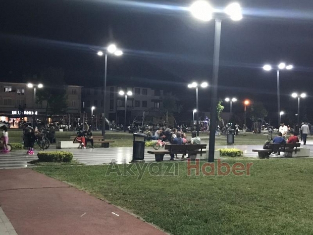 Akyazılılar parka akın etti