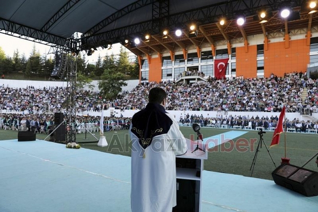 SUBÜ 2.665 öğrencisini coşkulu törenle mezun etti
