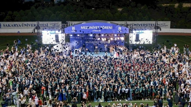 SUBÜ 2.665 öğrencisini coşkulu törenle mezun etti