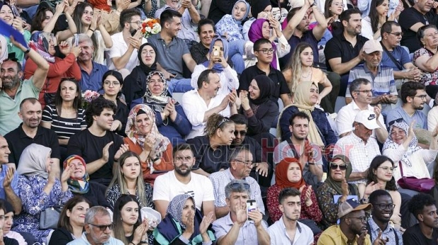 SUBÜ 2.665 öğrencisini coşkulu törenle mezun etti