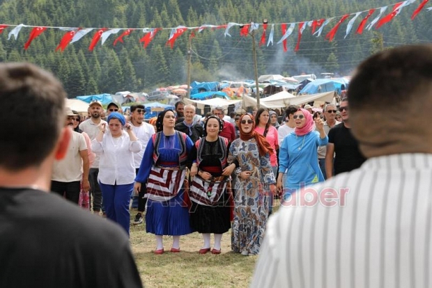 Acelle Yayla Şenlikleri bayram havasında geçiyor