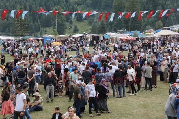 Acelle Yayla Şenlikleri bayram havasında geçiyor