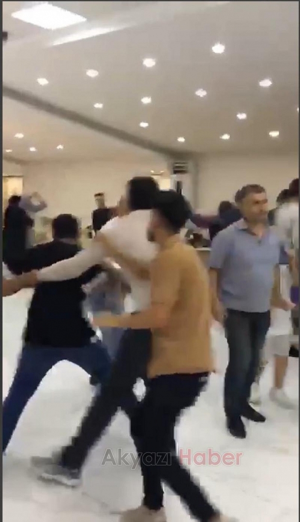 Düğünde yumruk ve sandalyeler havada uçuştu