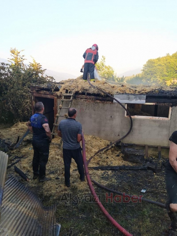 Yeni aldığı samanlar yandı