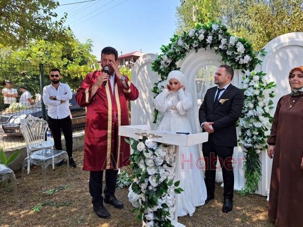Muhtar Nihat İçyüz'ün Kızı Evlendi