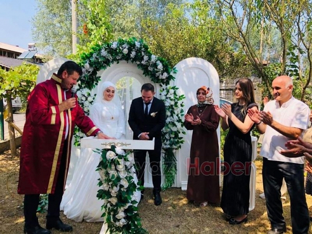 Muhtar Nihat İçyüz'ün Kızı Evlendi