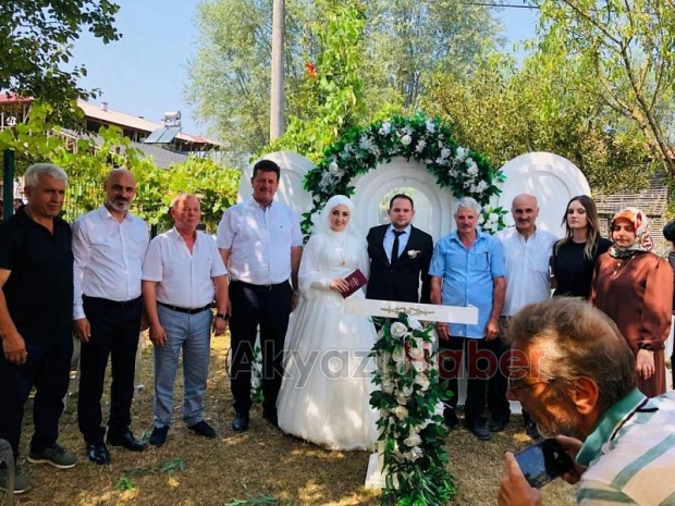 Muhtar Nihat İçyüz'ün Kızı Evlendi