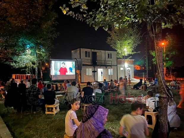 Akyazı'nın tek ücretsiz açık hava sinemasında buluşalım