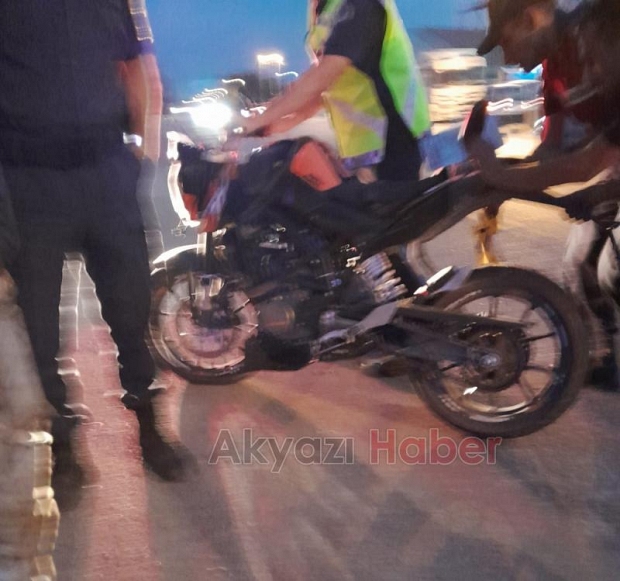 Minibüs ile motosiklet çarpıştı