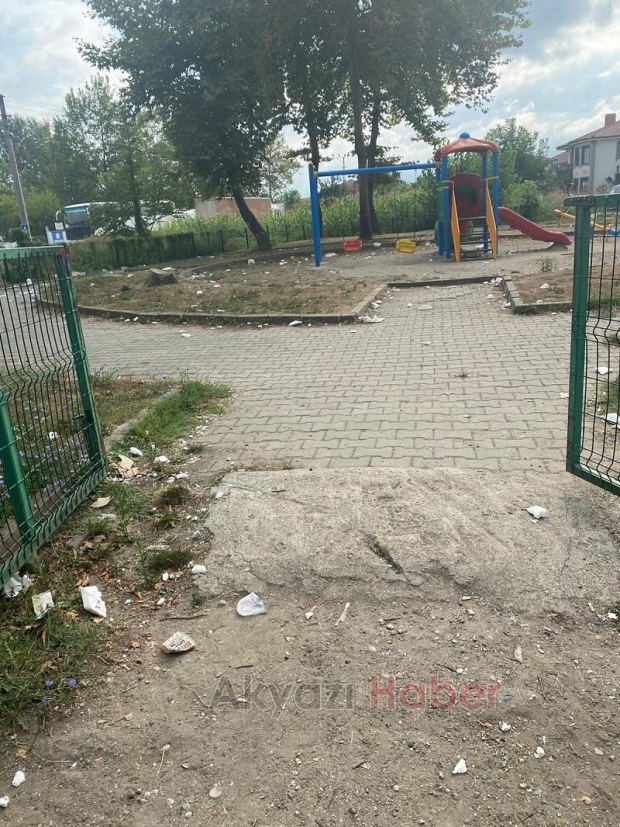 Akyazı'da parkların hali içler acısı
