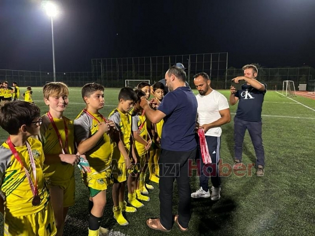 30 Ağustos U-12 Naci Fazlıoğlu Turnuvası sona erdi