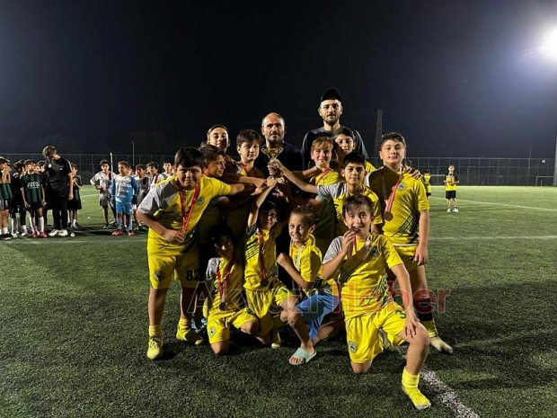 30 Ağustos U-12 Naci Fazlıoğlu Turnuvası sona erdi