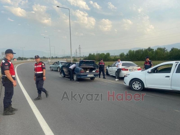 Akyazı'da kaza: 2 yaralı