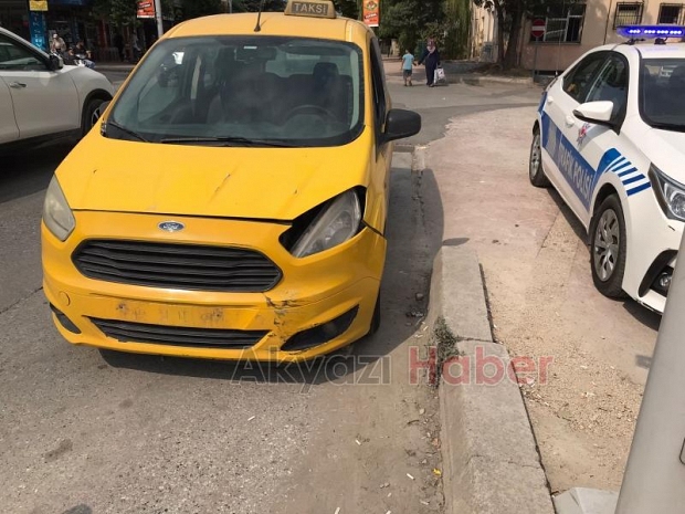 ADA CADDESİNDE KAZA YERDE BÖYLE AMBULANS BEKLEDİ.. 