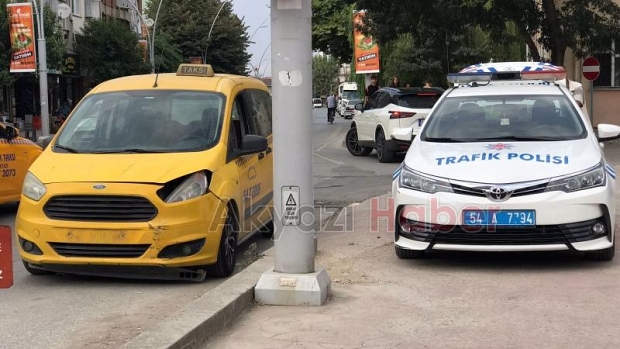 ADA CADDESİNDE KAZA YERDE BÖYLE AMBULANS BEKLEDİ.. 
