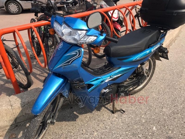 ADA CADDESİNDE KAZA YERDE BÖYLE AMBULANS BEKLEDİ.. 