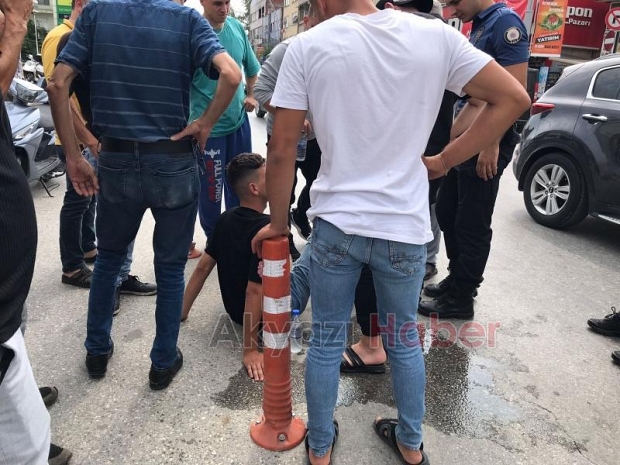 ADA CADDESİNDE KAZA YERDE BÖYLE AMBULANS BEKLEDİ.. 