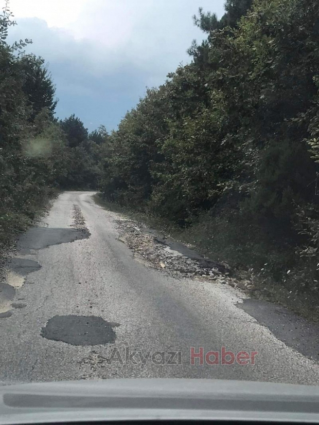 Akyazı'da bozuk yol tepkisi