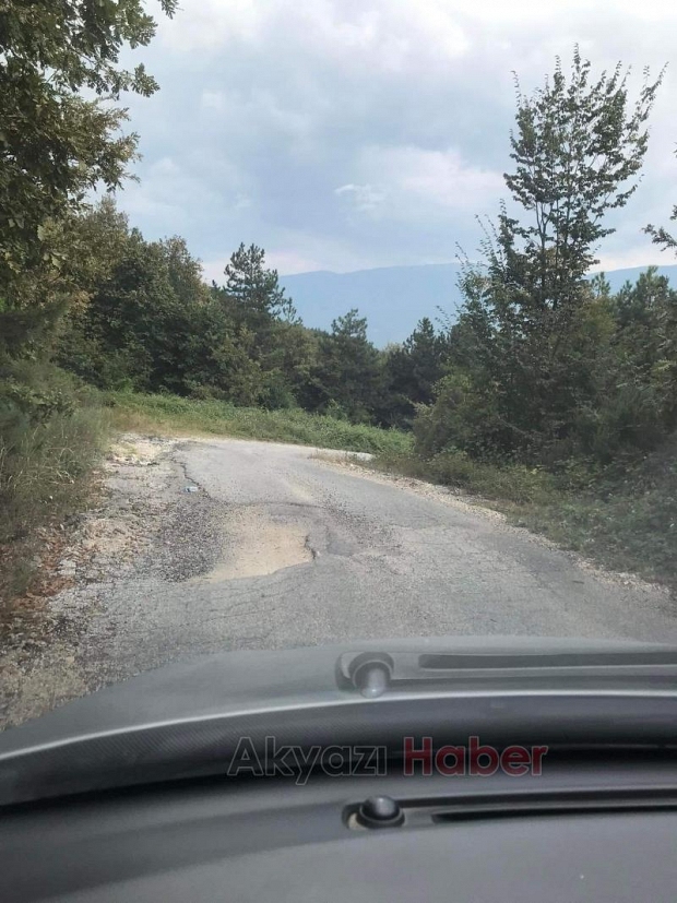 Akyazı'da bozuk yol tepkisi