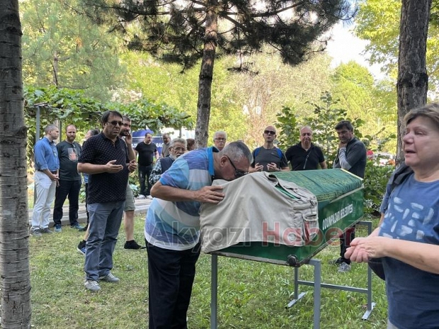 Ünlü yönetmen toprağa verildi