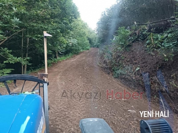 Güzlek'te bozulan yolu muhtar düzeltti