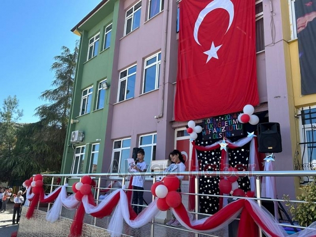 Akyazı'da ilköğretim haftası kutlandı