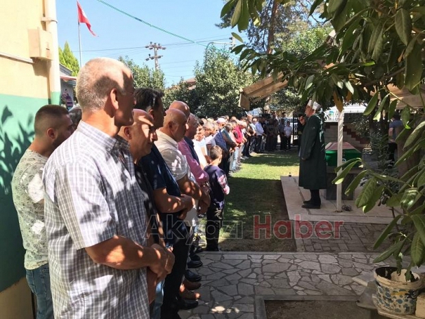 Kazada hayatını kaybeden iki çocuk annesi toprağa verildi