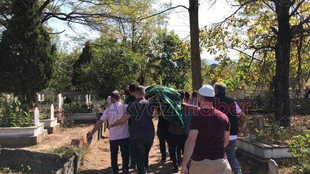 Kazada hayatını kaybeden iki çocuk annesi toprağa verildi