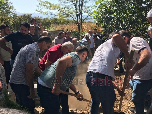 Kazada hayatını kaybeden iki çocuk annesi toprağa verildi