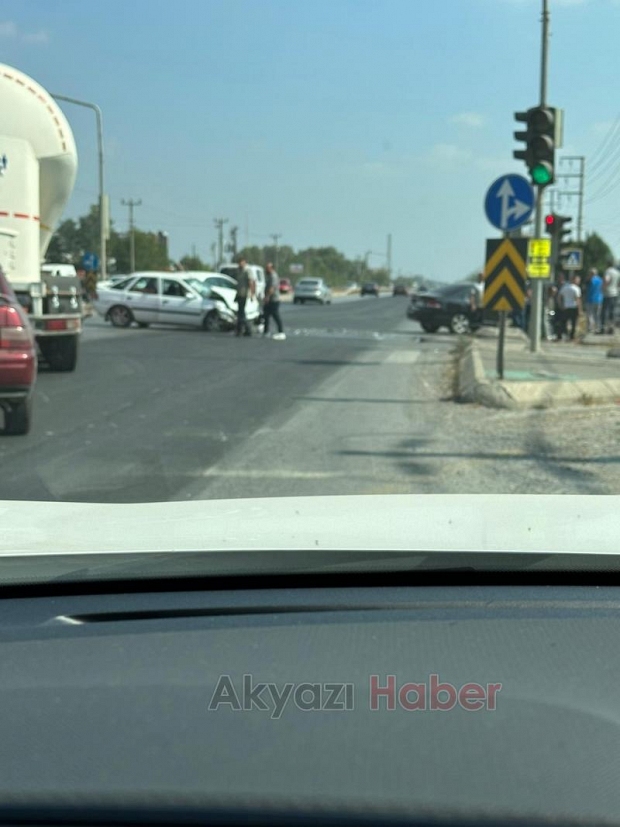 D-100'de kaza: 4 yaralı