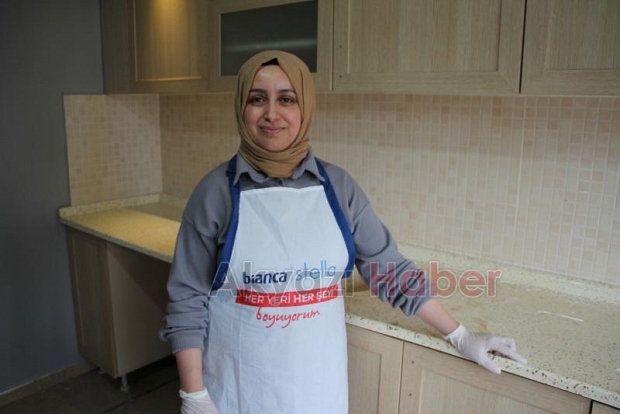 Ev hanımları bir araya geldi dekorasyon işi yapıyorlar