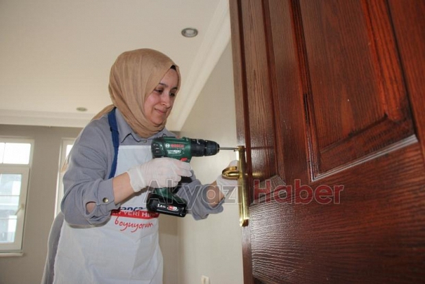 Ev hanımları bir araya geldi dekorasyon işi yapıyorlar