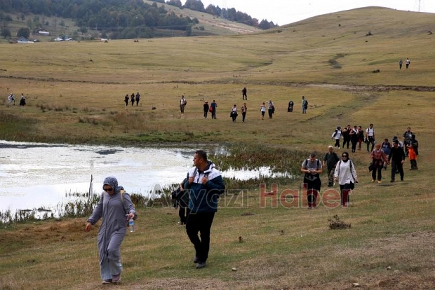 Sultanpınar Yaylası'nda doğa yürüyüşü yaptılar