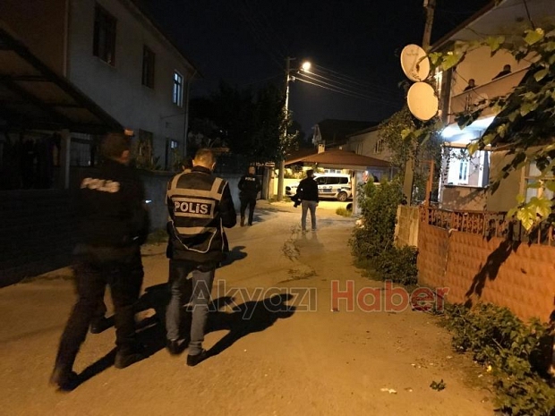 Husumetlisi tarafından bıçaklanan genç yaralandı