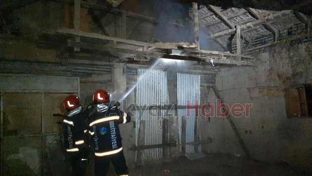 Mahalleyi sokağa döken yangın ihbarı