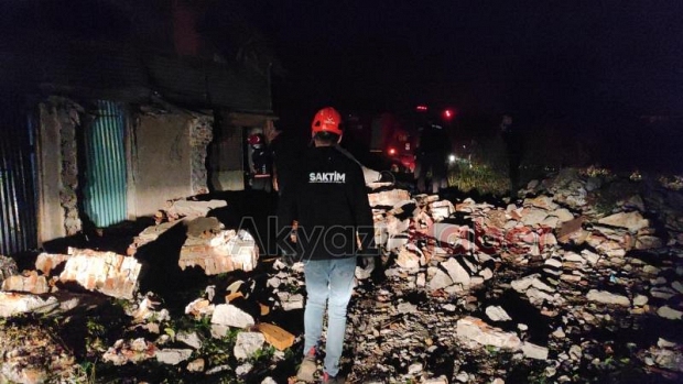 Mahalleyi sokağa döken yangın ihbarı
