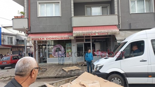 Akyazı'da simit fırınında patlama