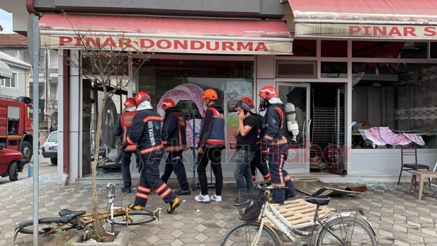 Akyazı'da simit fırınında patlama
