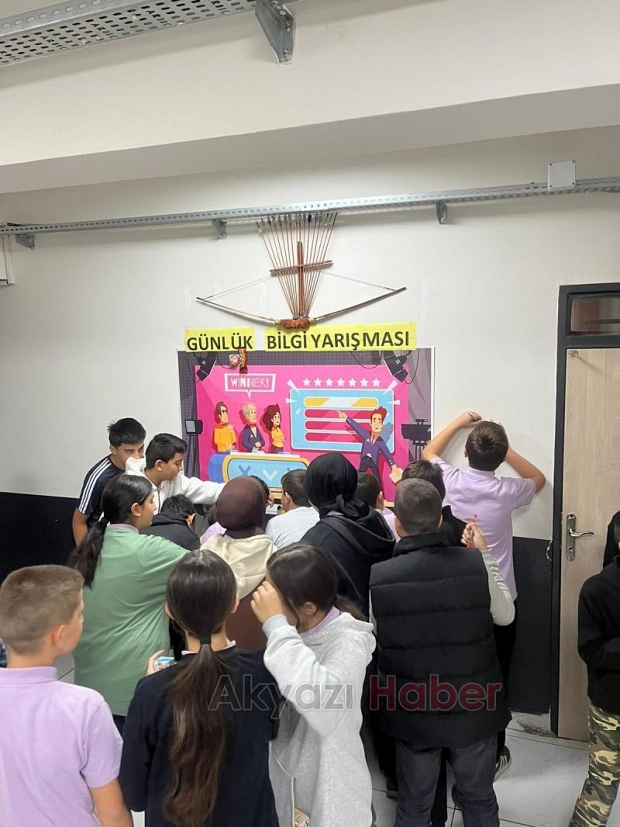 Akyazı İnönü Ortaokulu’nda günlük bilgi yarışması
