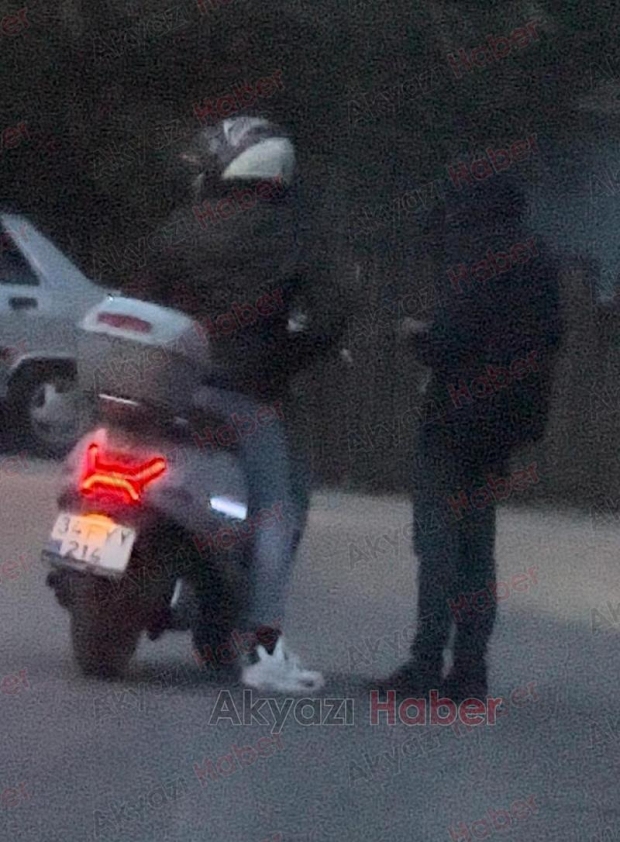 Yol üstünde uyuşturucu alışverişi yaparken yakalandılar