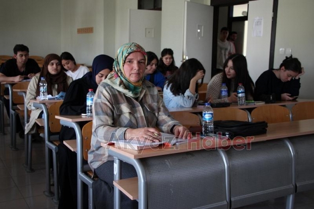 30 yıllık evli Yığın Çifti üniversite hayalini gerçekleştirdi