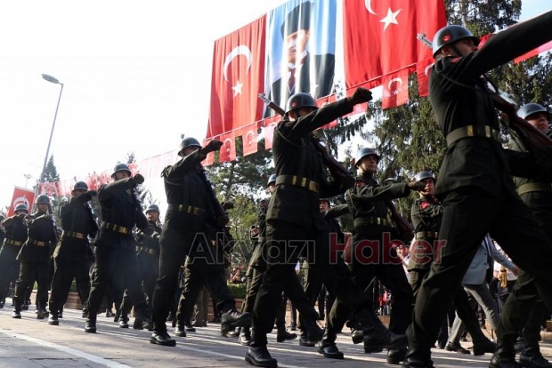 Türkiye Cumhuriyeti'nin kuruluşunun 100. yıl dönümü Sakarya'da törenle kutlandı.