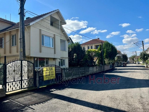 Merkezde, Değerli Konumda 3 Katlı Müstakil Ev!