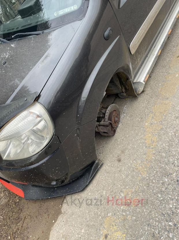 Aracın çıkan lastiği otomobile çarptı; İşte o anlar