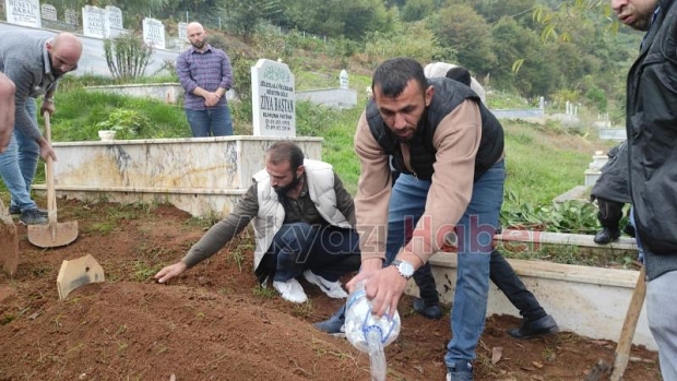Kazime Baştan denfedildi.