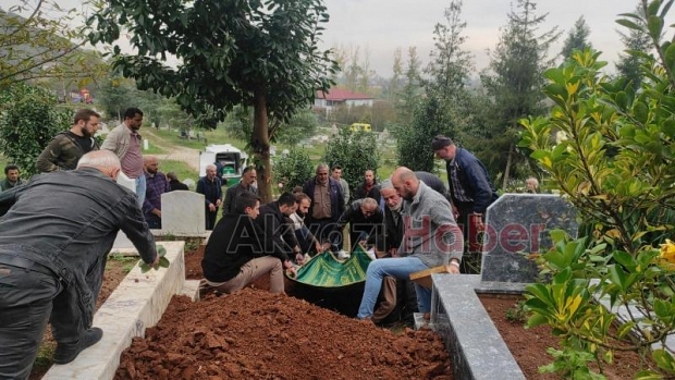 Kazime Baştan denfedildi.