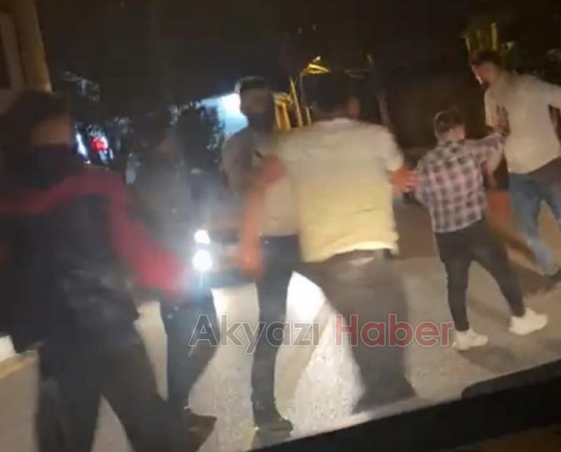Gençler kavga etti