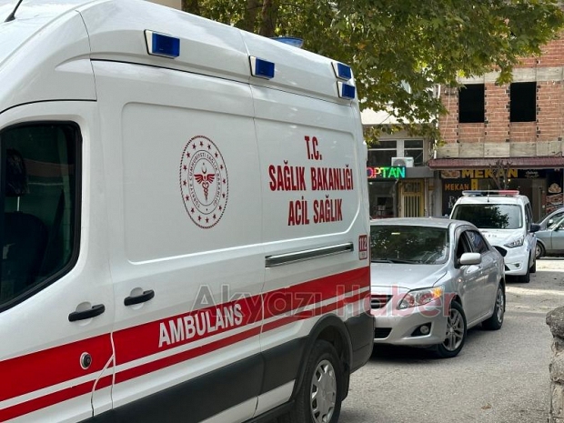 Çınar ağacının kopan dalı gencin üzerine düştü