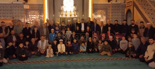 Sabah namazında baba oğul aynı safta buluştu