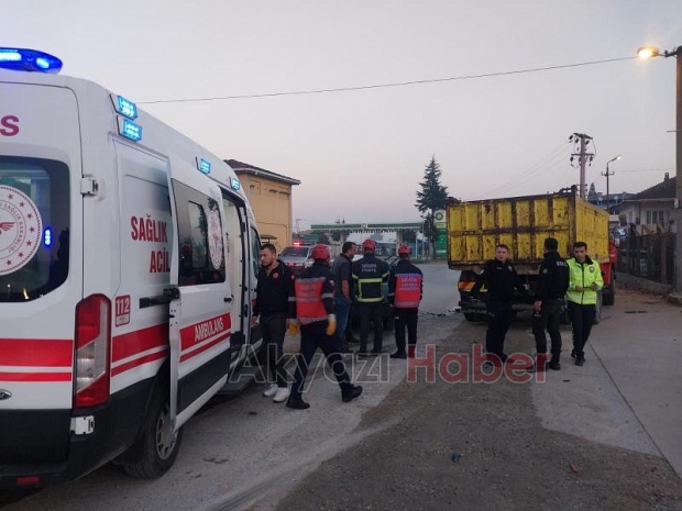 Kamyonla çarpışan otomobil bu hale geldi: 1 yaralı